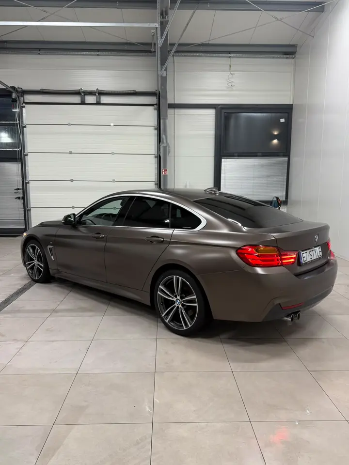 BMW serii 4 Gran Coupé w matowym, brązowym kolorze